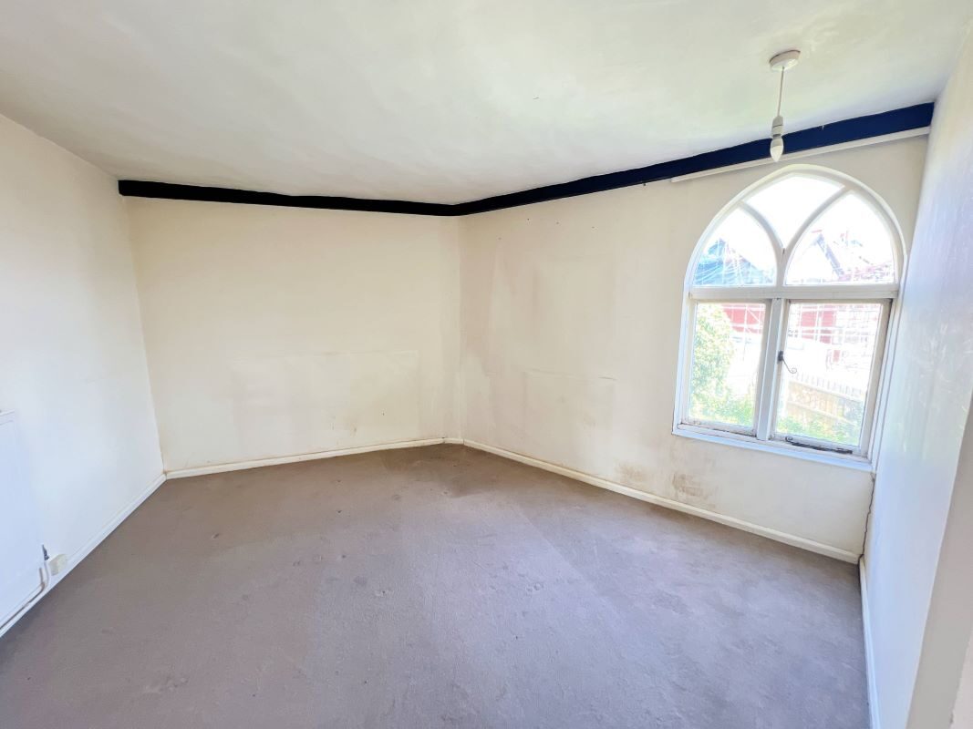 The Roundhouse, 362 High Street, Felixstowe, Suffolk, IP11 9QJ lot image - 9