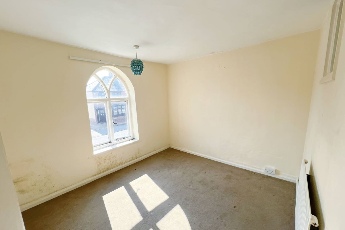 The Roundhouse, 362 High Street, Felixstowe, Suffolk, IP11 9QJ lot image - 10