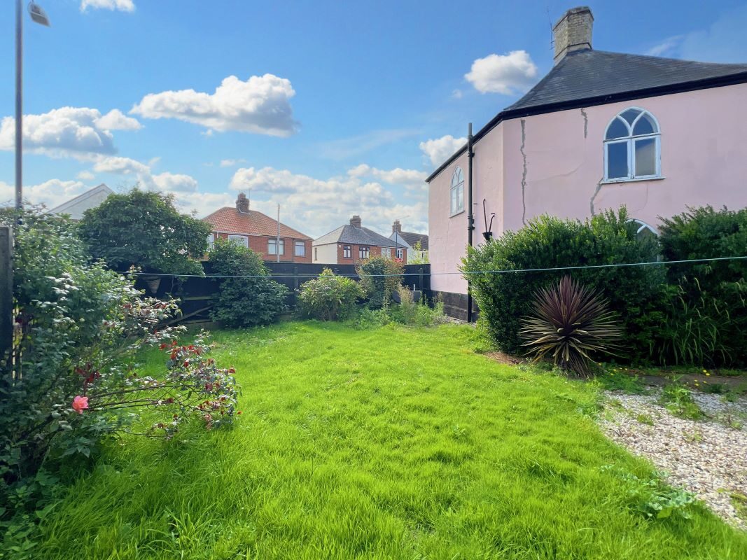 The Roundhouse, 362 High Street, Felixstowe, Suffolk, IP11 9QJ lot image - 11