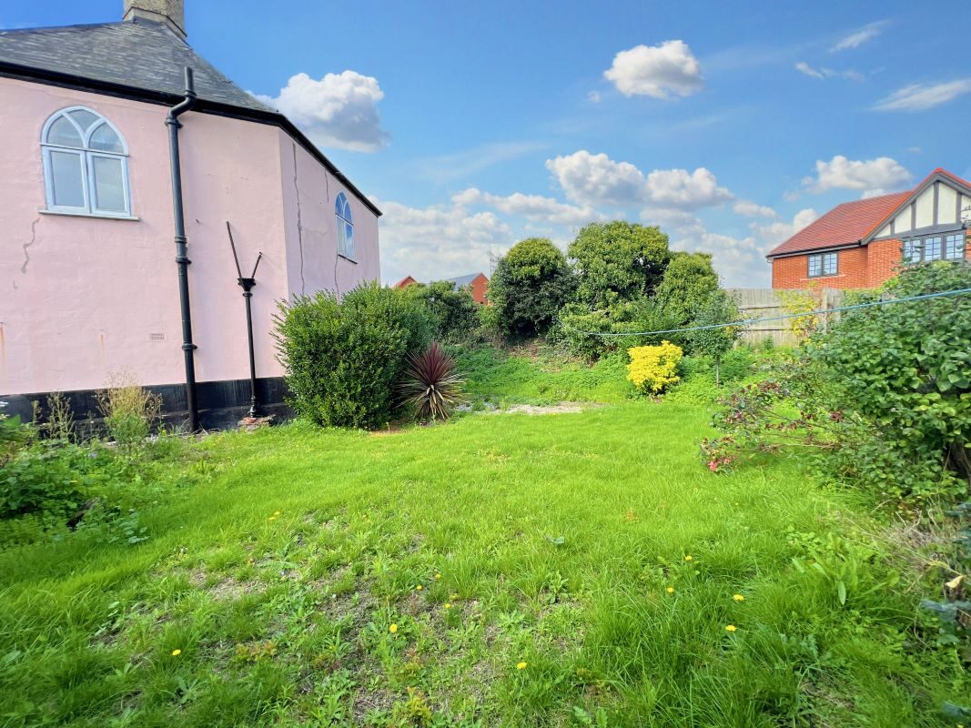 The Roundhouse, 362 High Street, Felixstowe, Suffolk, IP11 9QJ lot image - 13