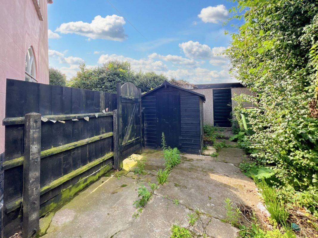 The Roundhouse, 362 High Street, Felixstowe, Suffolk, IP11 9QJ lot image - 16