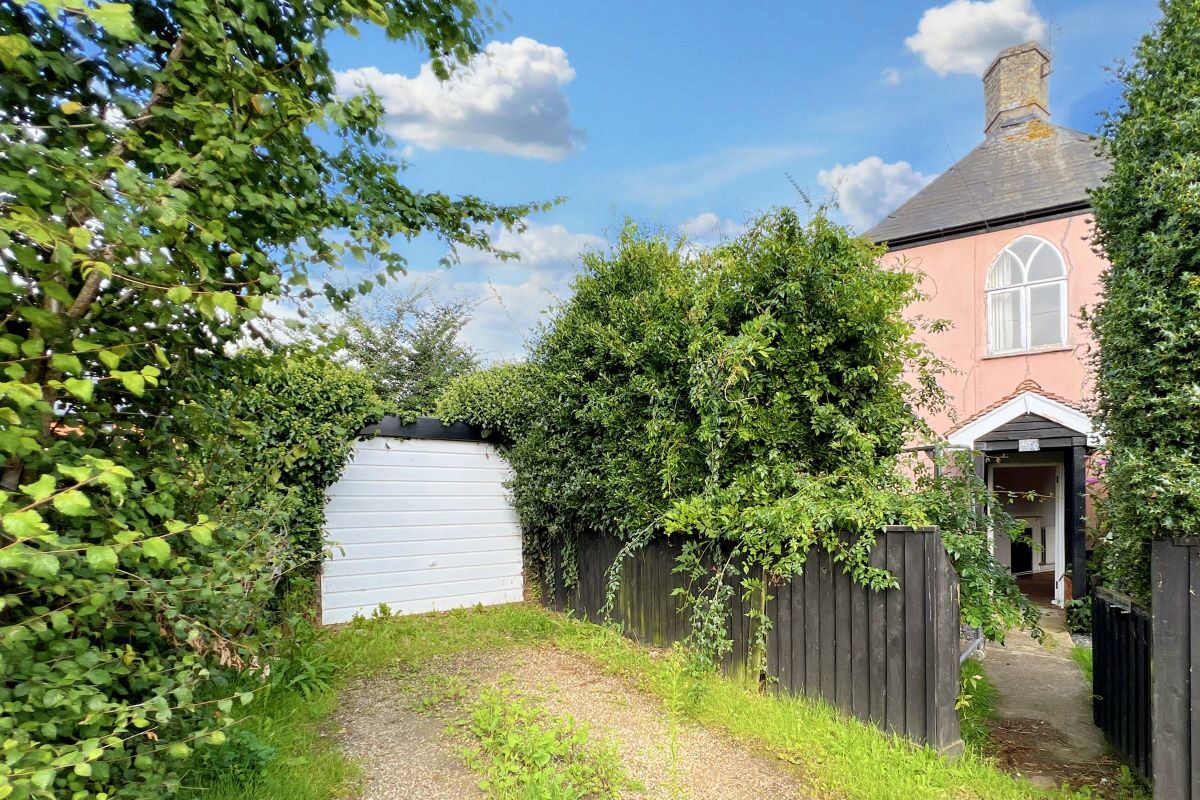 The Roundhouse, 362 High Street, Felixstowe, Suffolk, IP11 9QJ lot image - 21