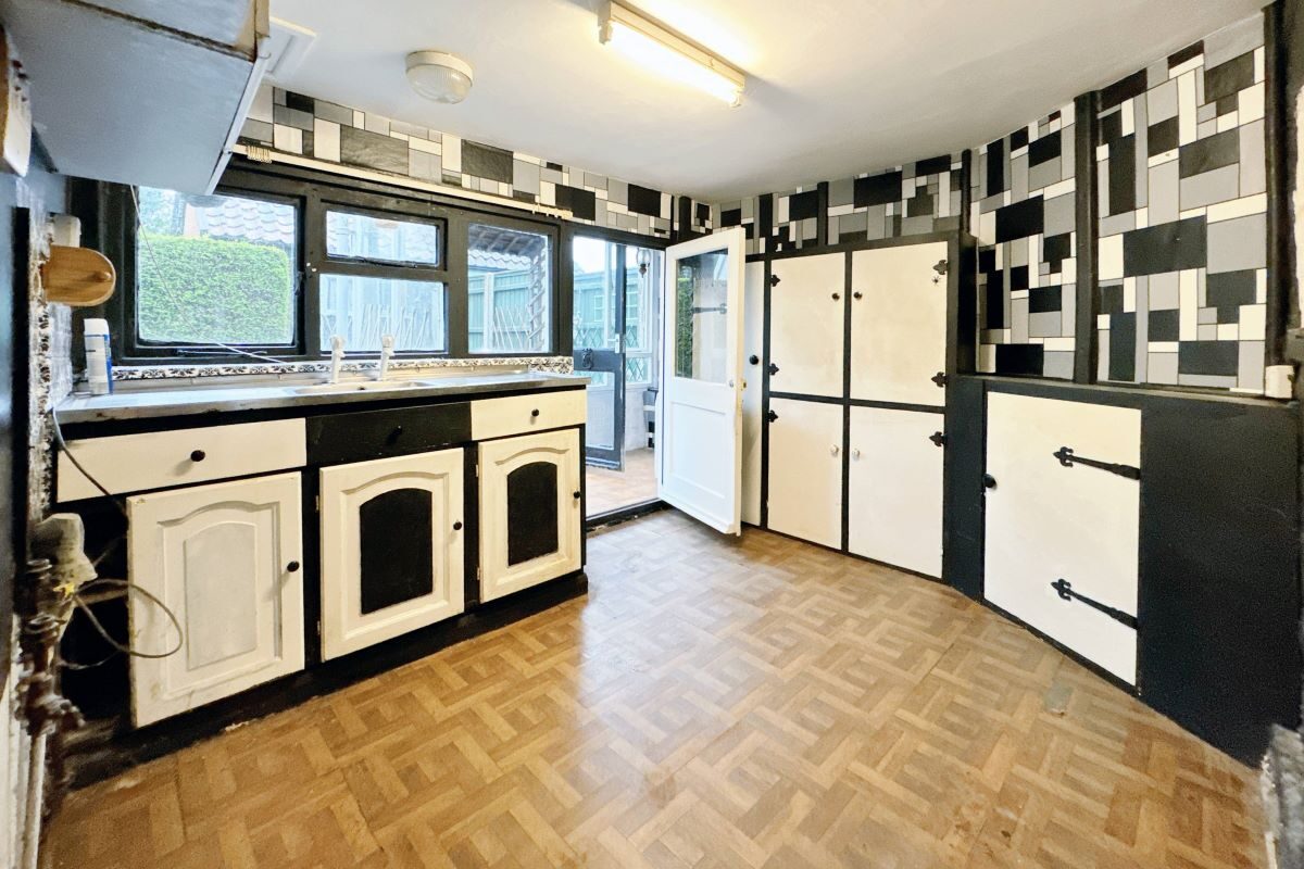 5 Elm Lane, Copdock, Ipswich, Suffolk, IP8 3ET lot image - 3