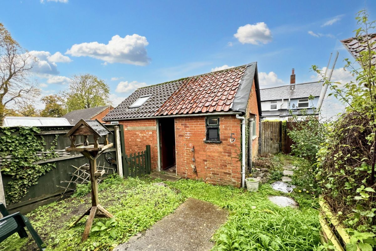 5 Elm Lane, Copdock, Ipswich, Suffolk, IP8 3ET lot image - 14