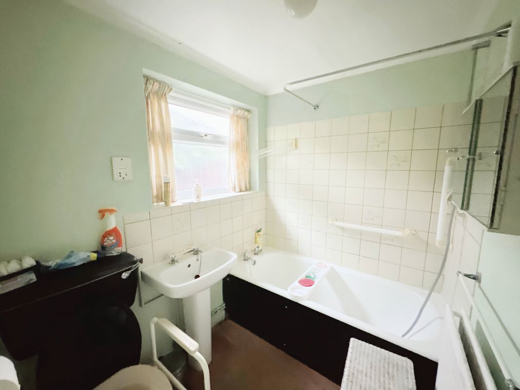 40 Parkwood Avenue, Wivenhoe, Colchester, Essex, CO7 9AN lot image - 8