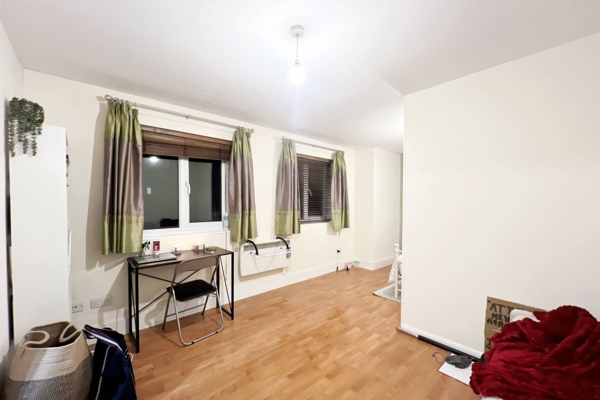 42 Cleveland Close, Highwoods, Colchester, Essex, CO4 9RS lot image - 2