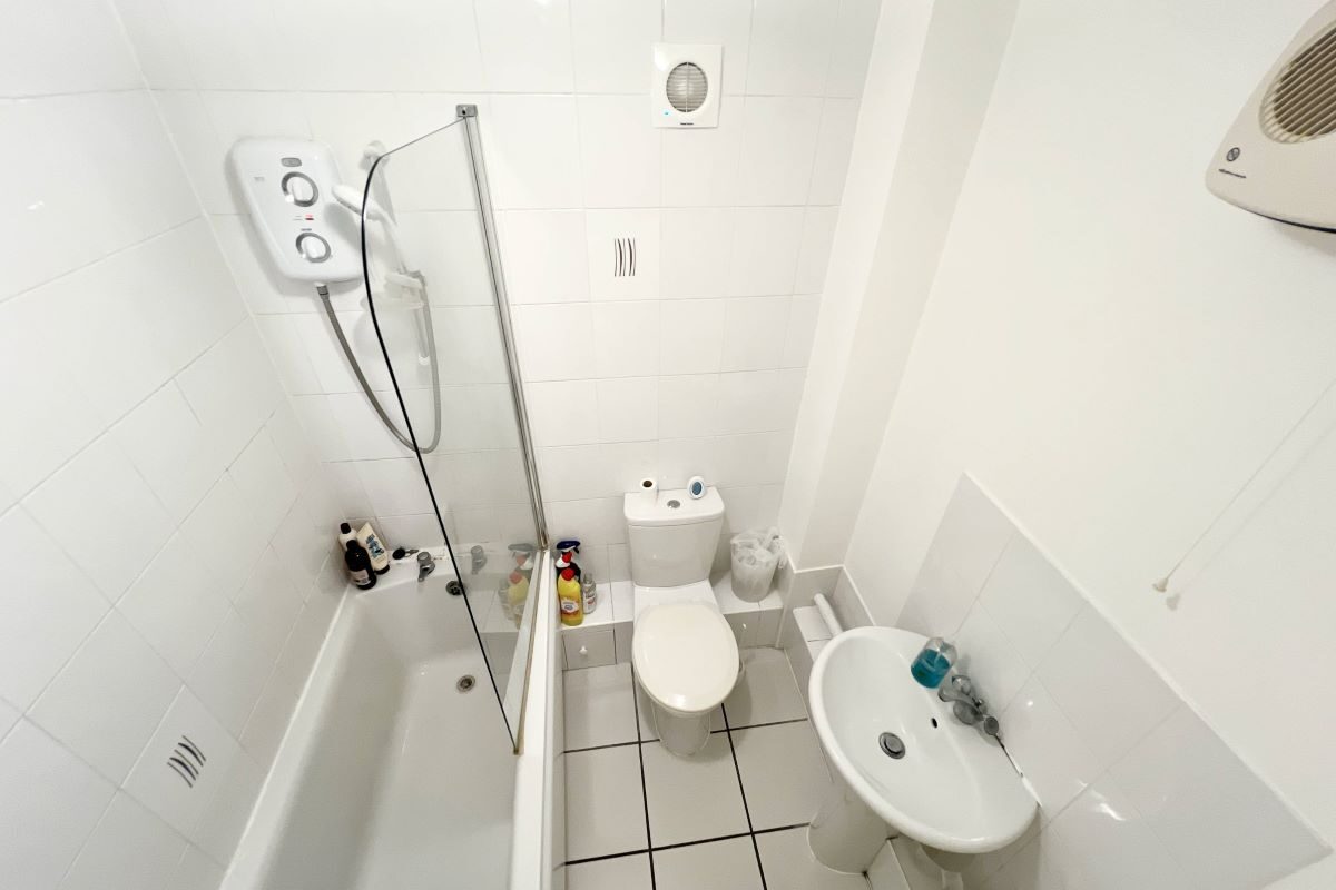 42 Cleveland Close, Highwoods, Colchester, Essex, CO4 9RS lot image - 4