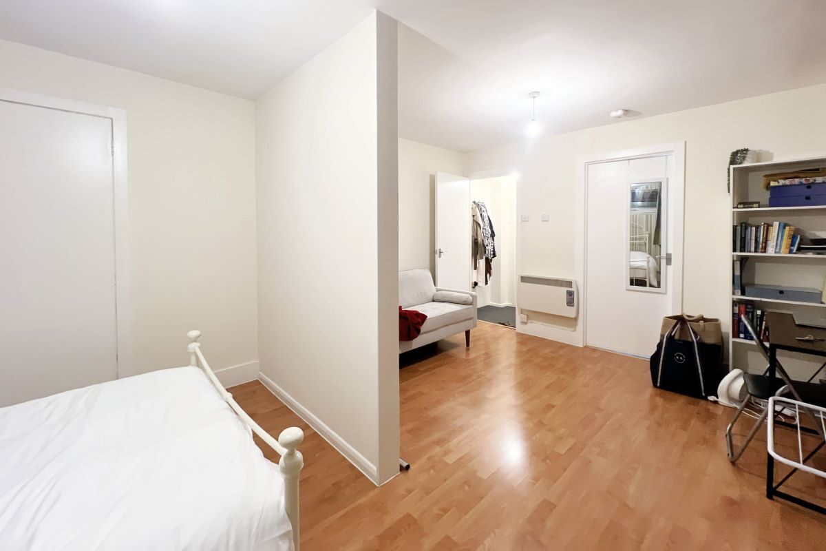 42 Cleveland Close, Highwoods, Colchester, Essex, CO4 9RS lot image - 5