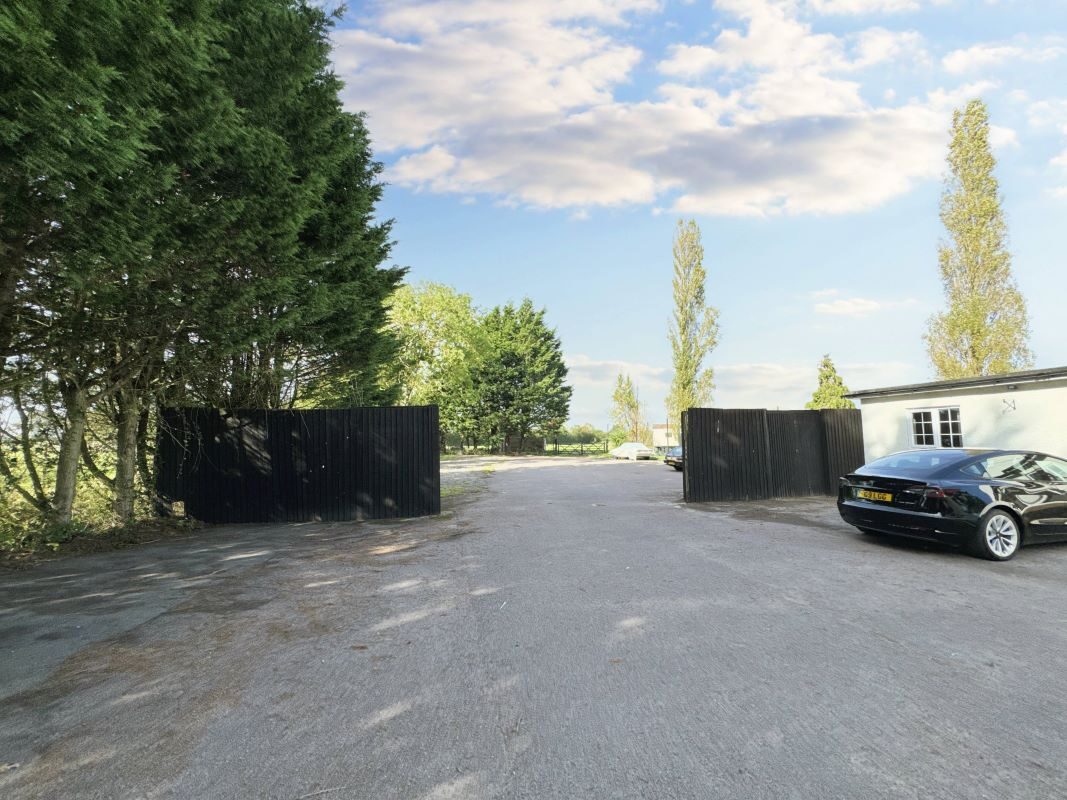 The Crowfield Rose, Debenham Road, Crowfield, Ipswich, Suffolk, IP6 9TE lot image - 11