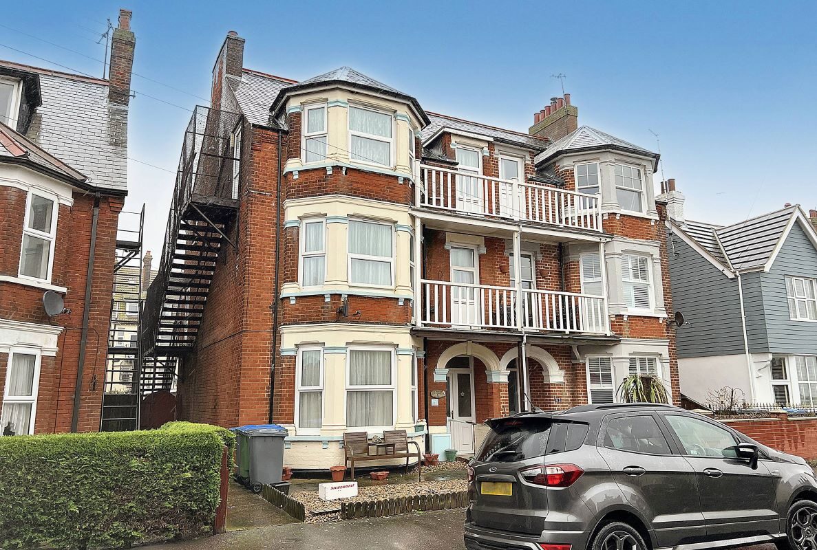 8 Buregate Road, Felixstowe, Suffolk, IP11 2DE lot image - 0