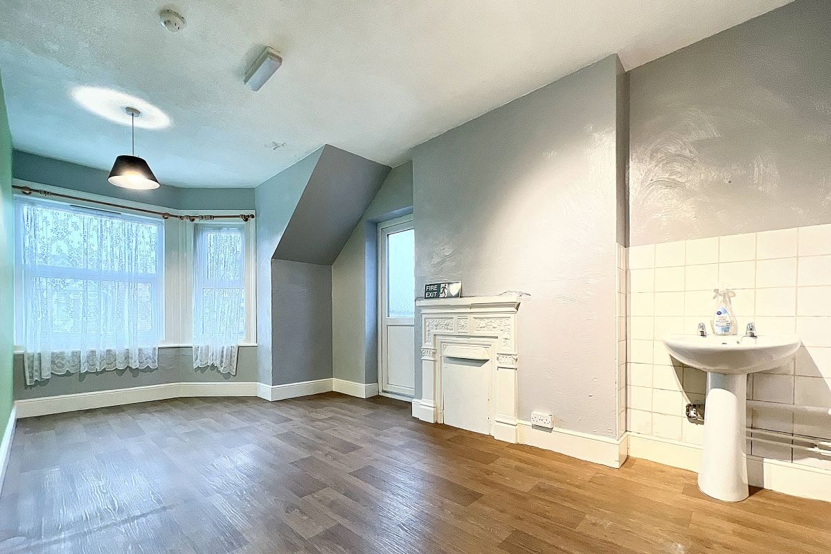 8 Buregate Road, Felixstowe, Suffolk, IP11 2DE lot image - 3