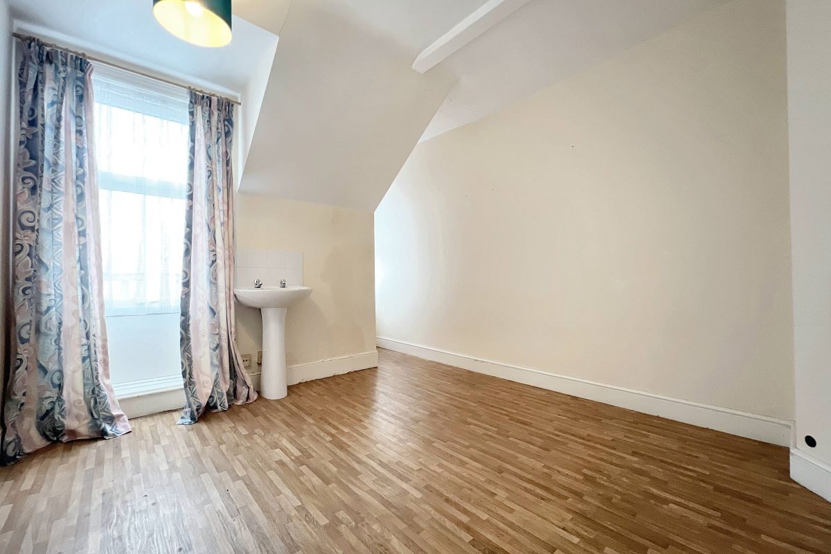 8 Buregate Road, Felixstowe, Suffolk, IP11 2DE lot image - 4