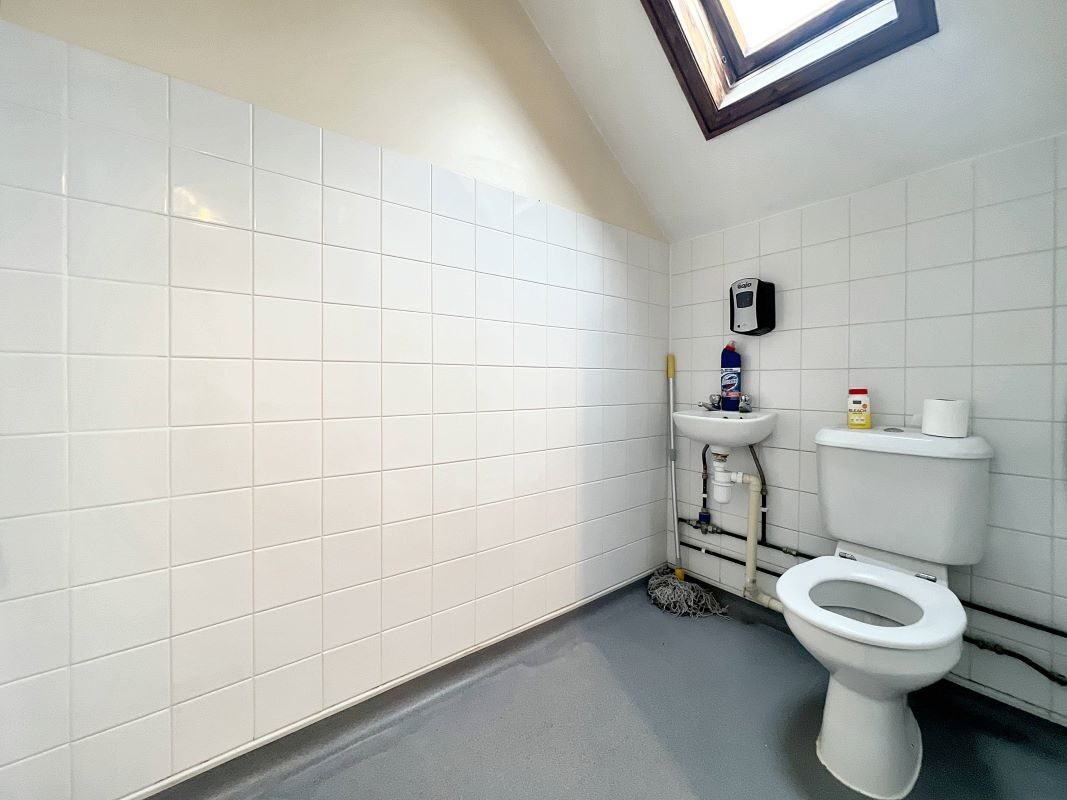 8 Buregate Road, Felixstowe, Suffolk, IP11 2DE lot image - 5