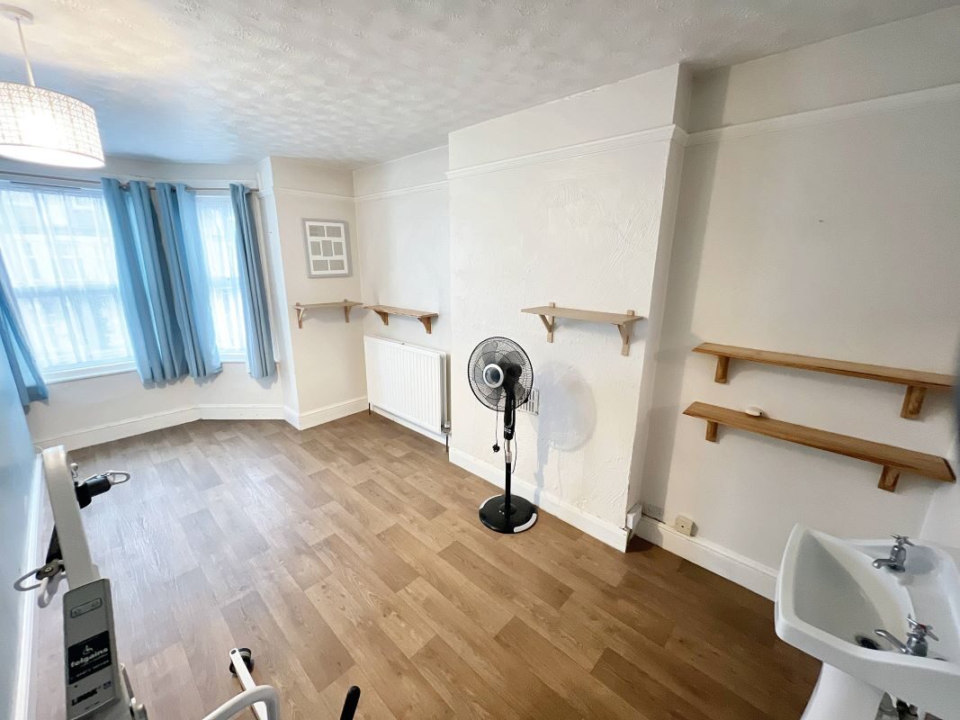 8 Buregate Road, Felixstowe, Suffolk, IP11 2DE lot image - 9