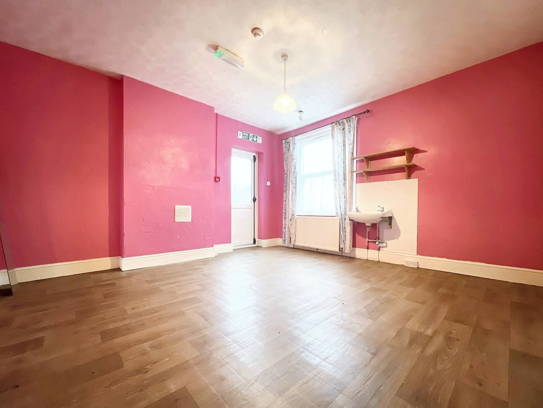 8 Buregate Road, Felixstowe, Suffolk, IP11 2DE lot image - 10