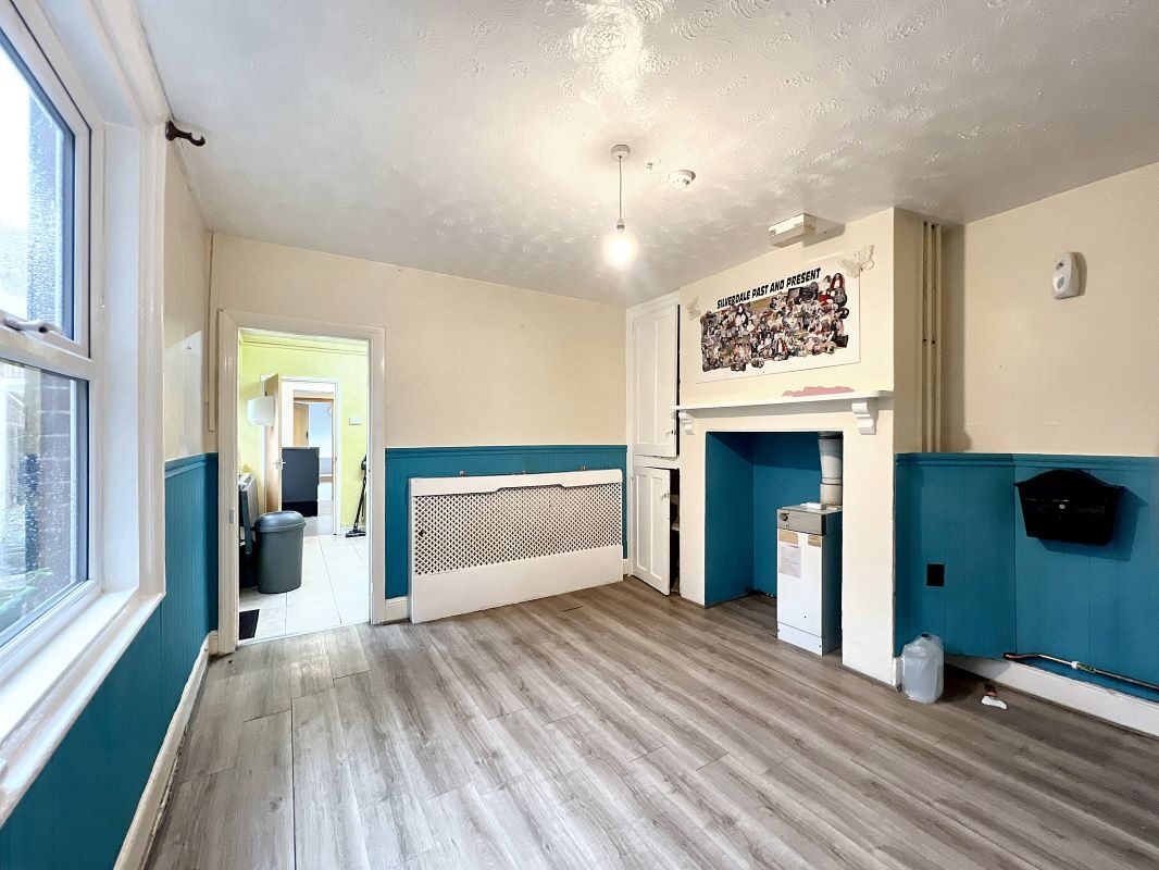 8 Buregate Road, Felixstowe, Suffolk, IP11 2DE lot image - 11