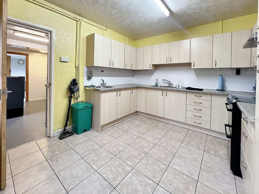 8 Buregate Road, Felixstowe, Suffolk, IP11 2DE lot image - 12