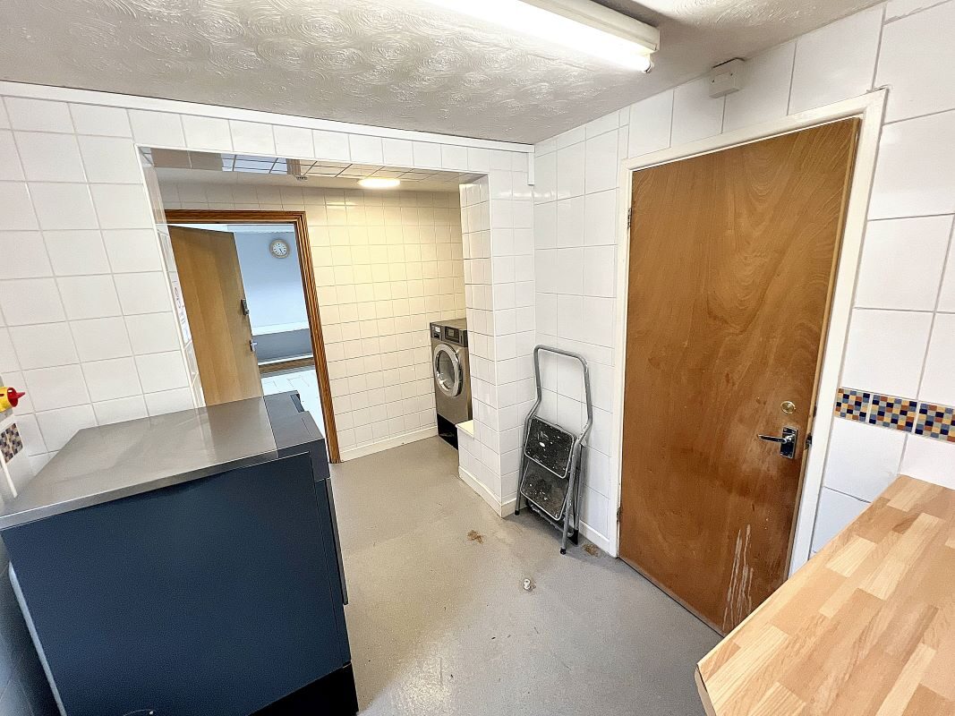 8 Buregate Road, Felixstowe, Suffolk, IP11 2DE lot image - 13