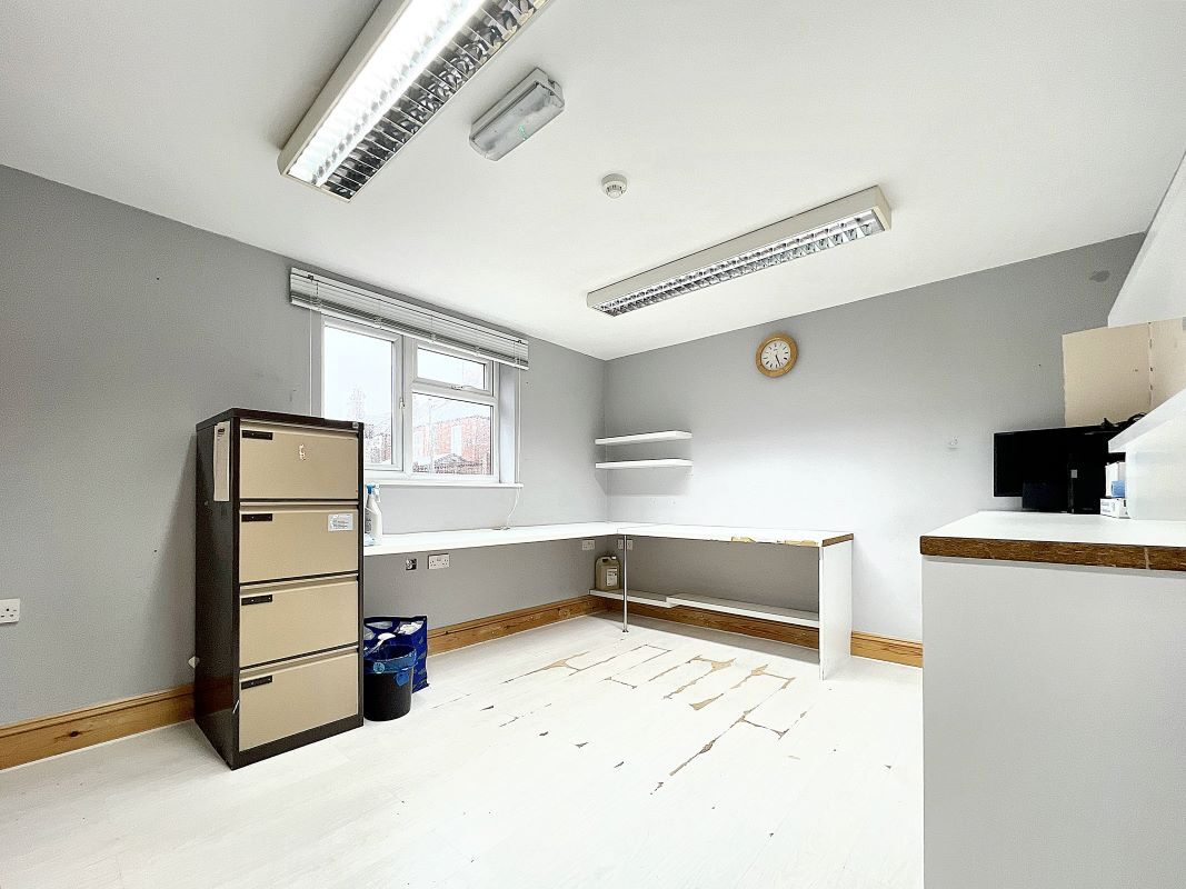 8 Buregate Road, Felixstowe, Suffolk, IP11 2DE lot image - 15