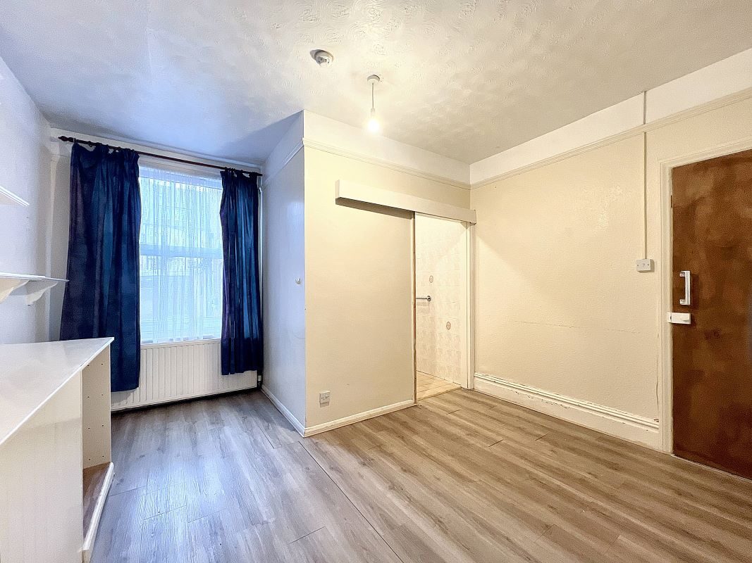 8 Buregate Road, Felixstowe, Suffolk, IP11 2DE lot image - 16