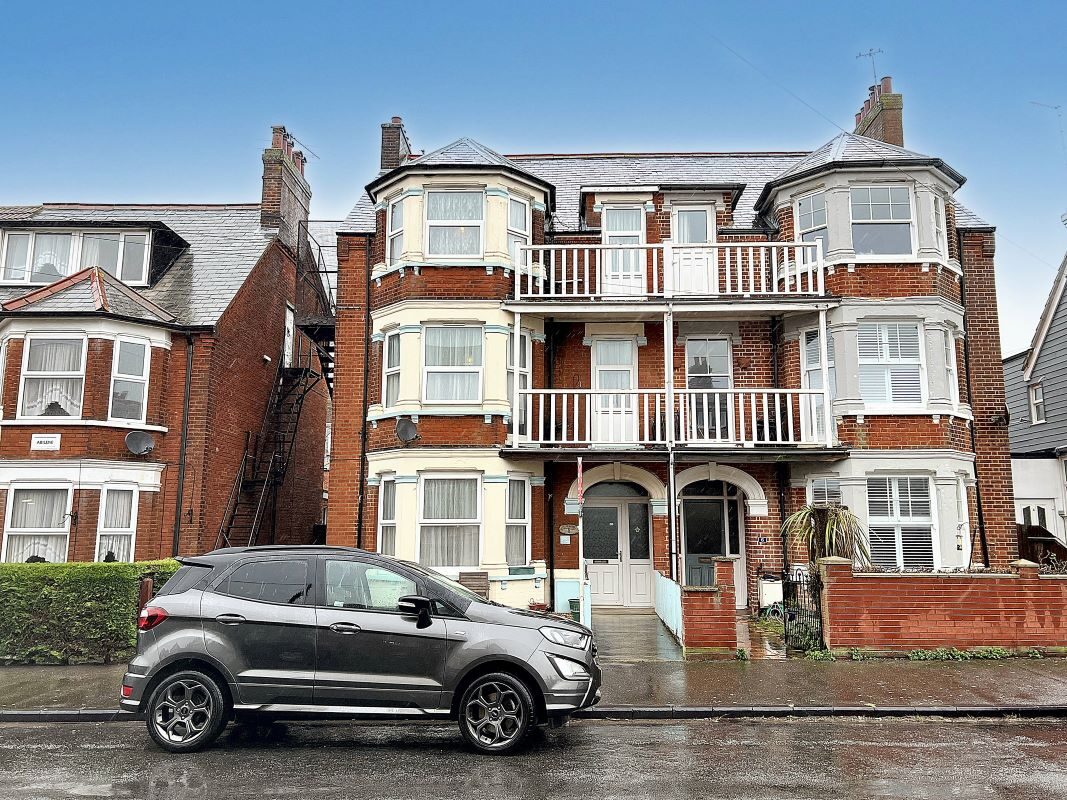 8 Buregate Road, Felixstowe, Suffolk, IP11 2DE lot image - 17