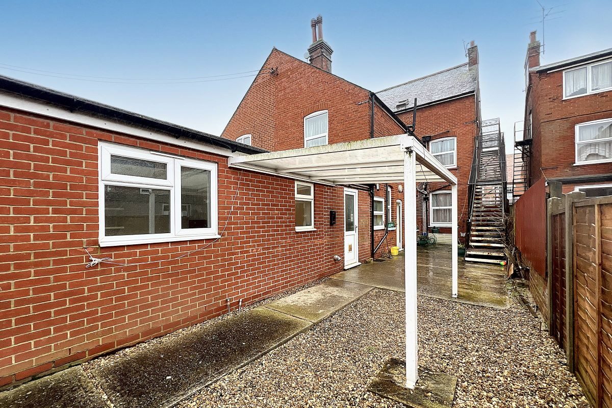 8 Buregate Road, Felixstowe, Suffolk, IP11 2DE lot image - 19