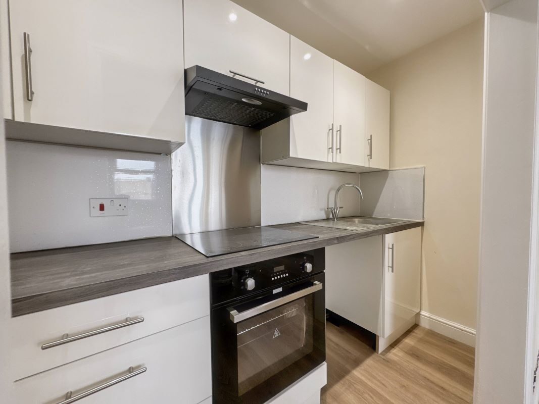 108 Old Road, Clacton-on-Sea, Essex, CO15 3AA lot image - 2