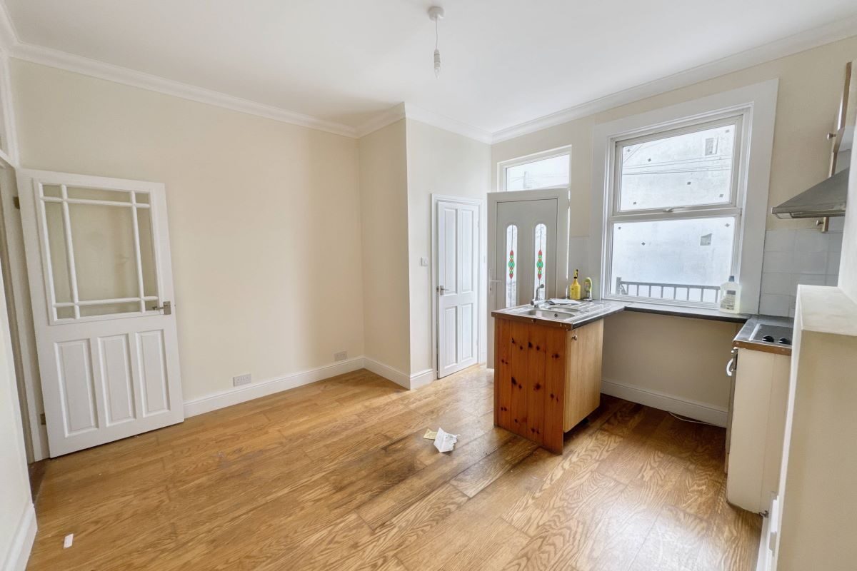 108 Old Road, Clacton-on-Sea, Essex, CO15 3AA lot image - 8