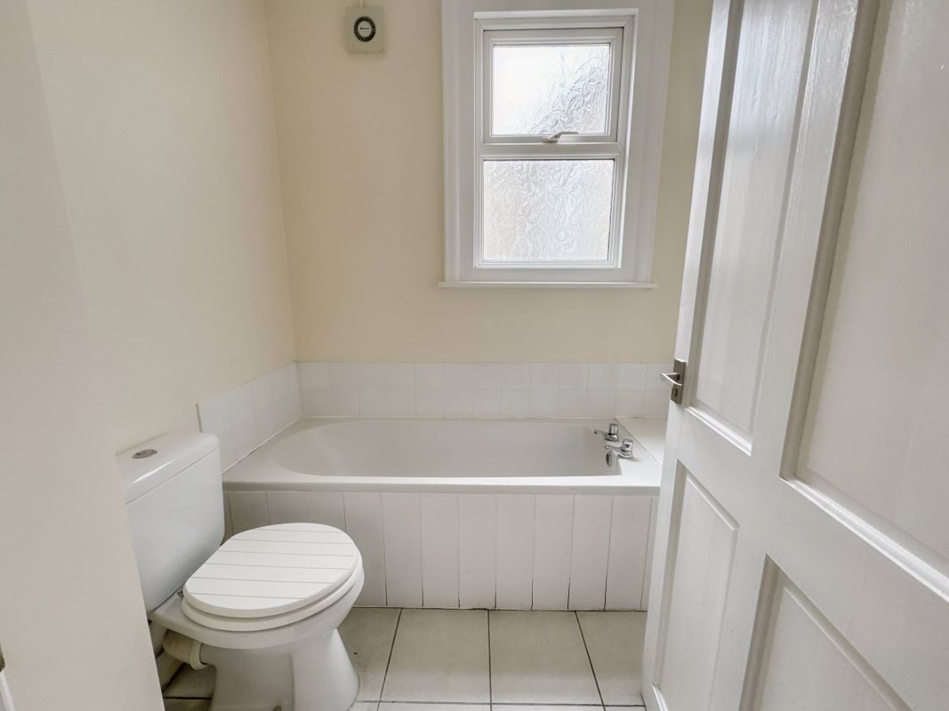 108 Old Road, Clacton-on-Sea, Essex, CO15 3AA lot image - 11