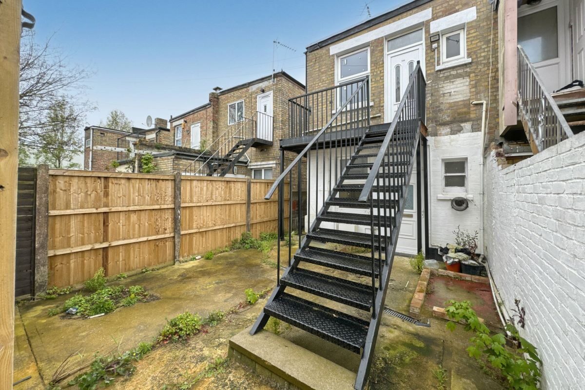 108 Old Road, Clacton-on-Sea, Essex, CO15 3AA lot image - 13