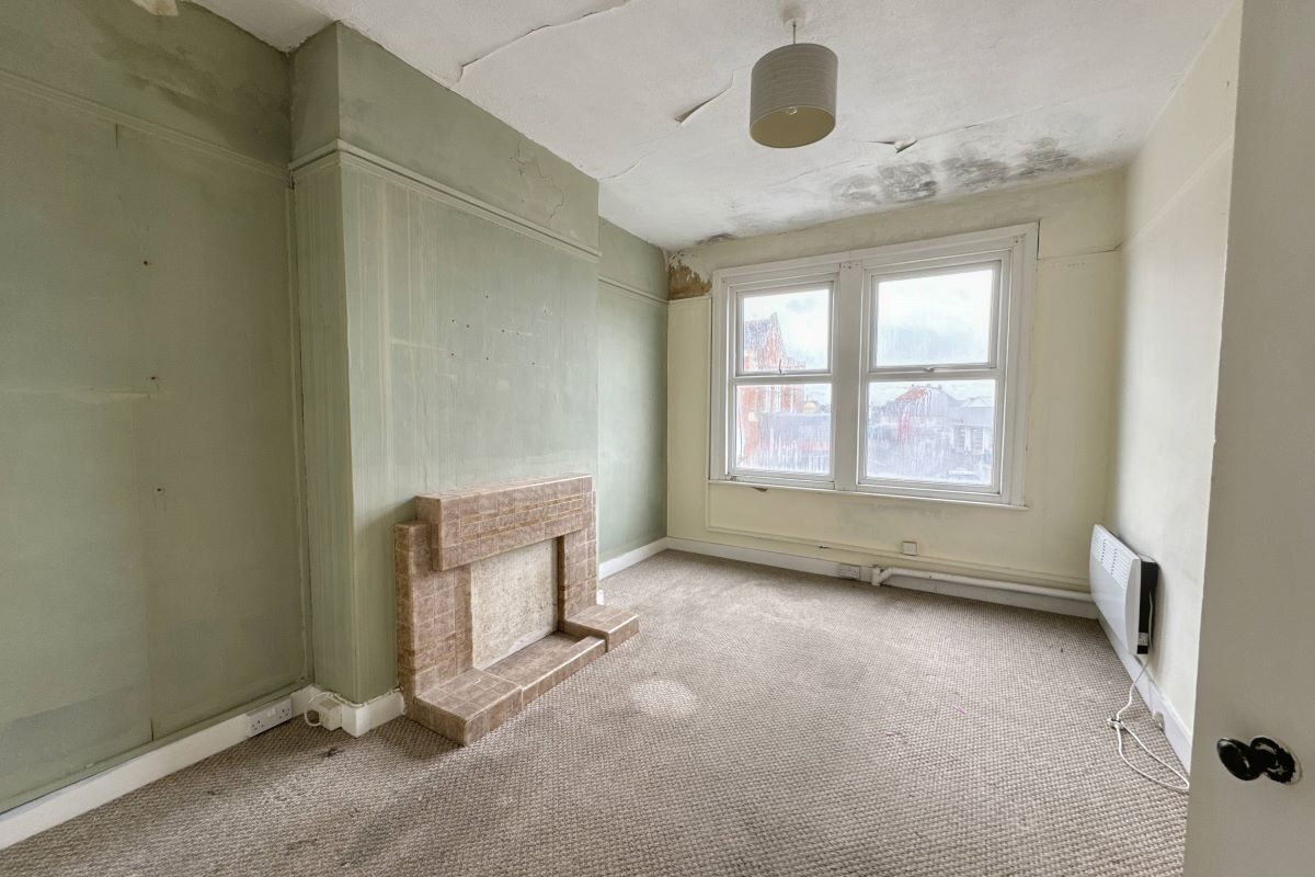 108 Old Road, Clacton-on-Sea, Essex, CO15 3AA lot image - 18