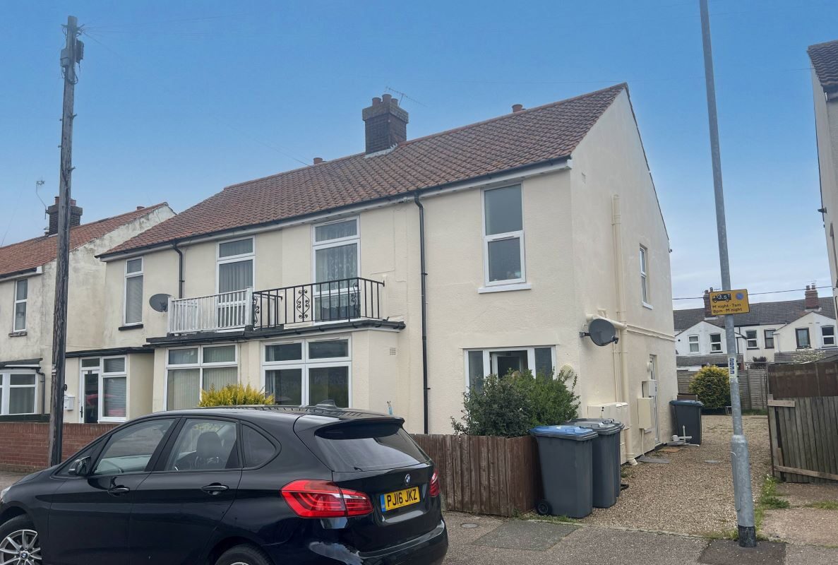 Flat A & B, 49 Orford Road, Felixstowe, Suffolk, IP11 2ET lot image - 0