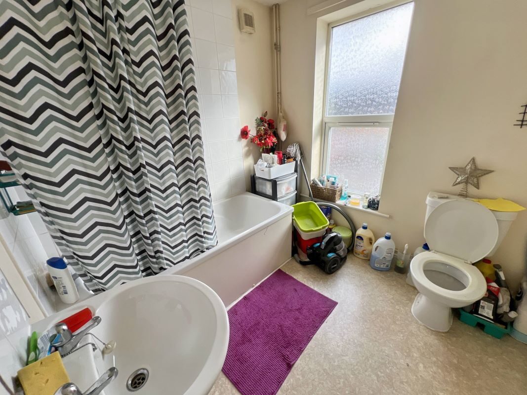 Flat A & B, 49 Orford Road, Felixstowe, Suffolk, IP11 2ET lot image - 5