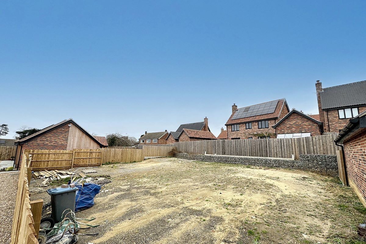 Land Between 24 and 26, St Peters Close, Charsfield, Woodbridge, Suffolk, IP13 7RG lot image - 2