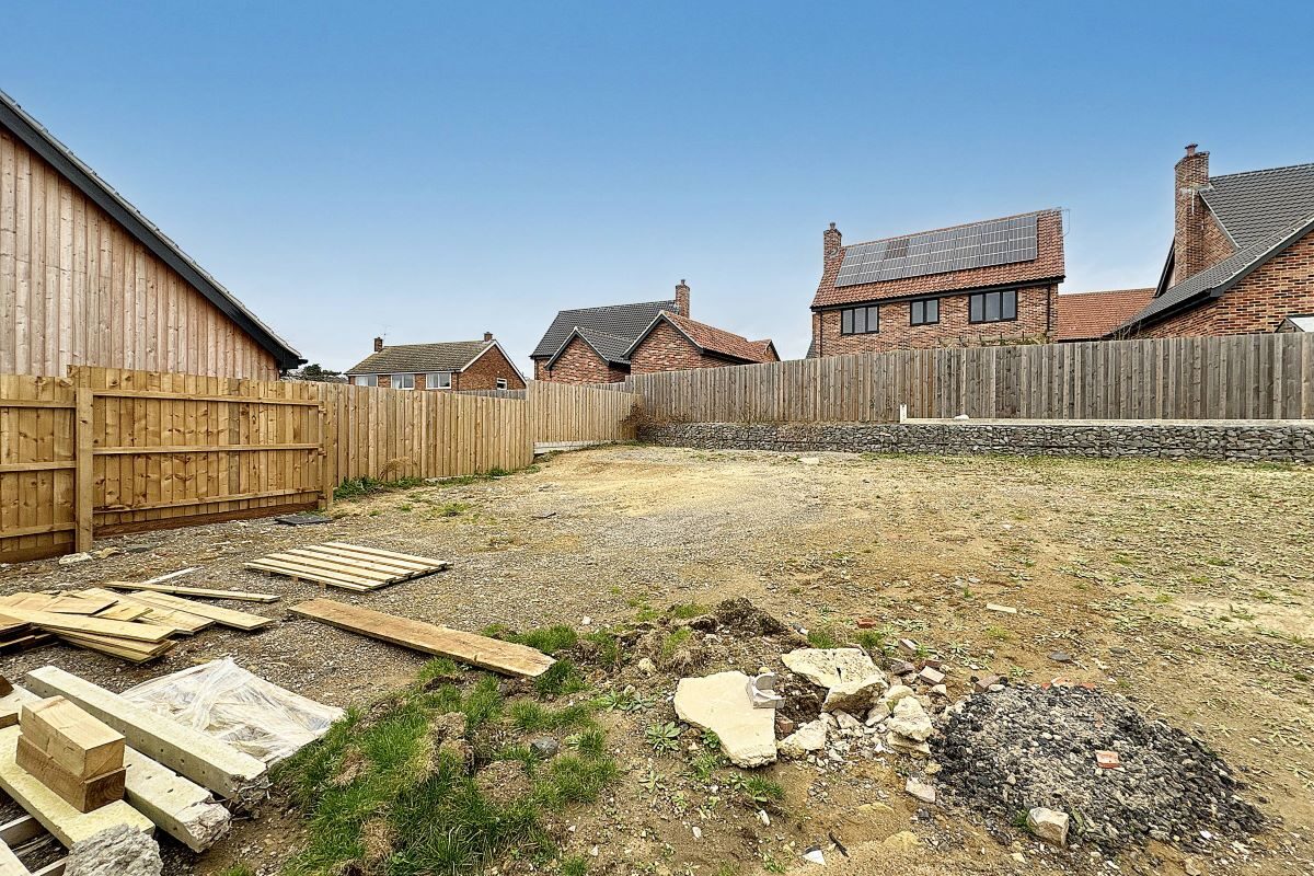 Land Between 24 and 26, St Peters Close, Charsfield, Woodbridge, Suffolk, IP13 7RG lot image - 5