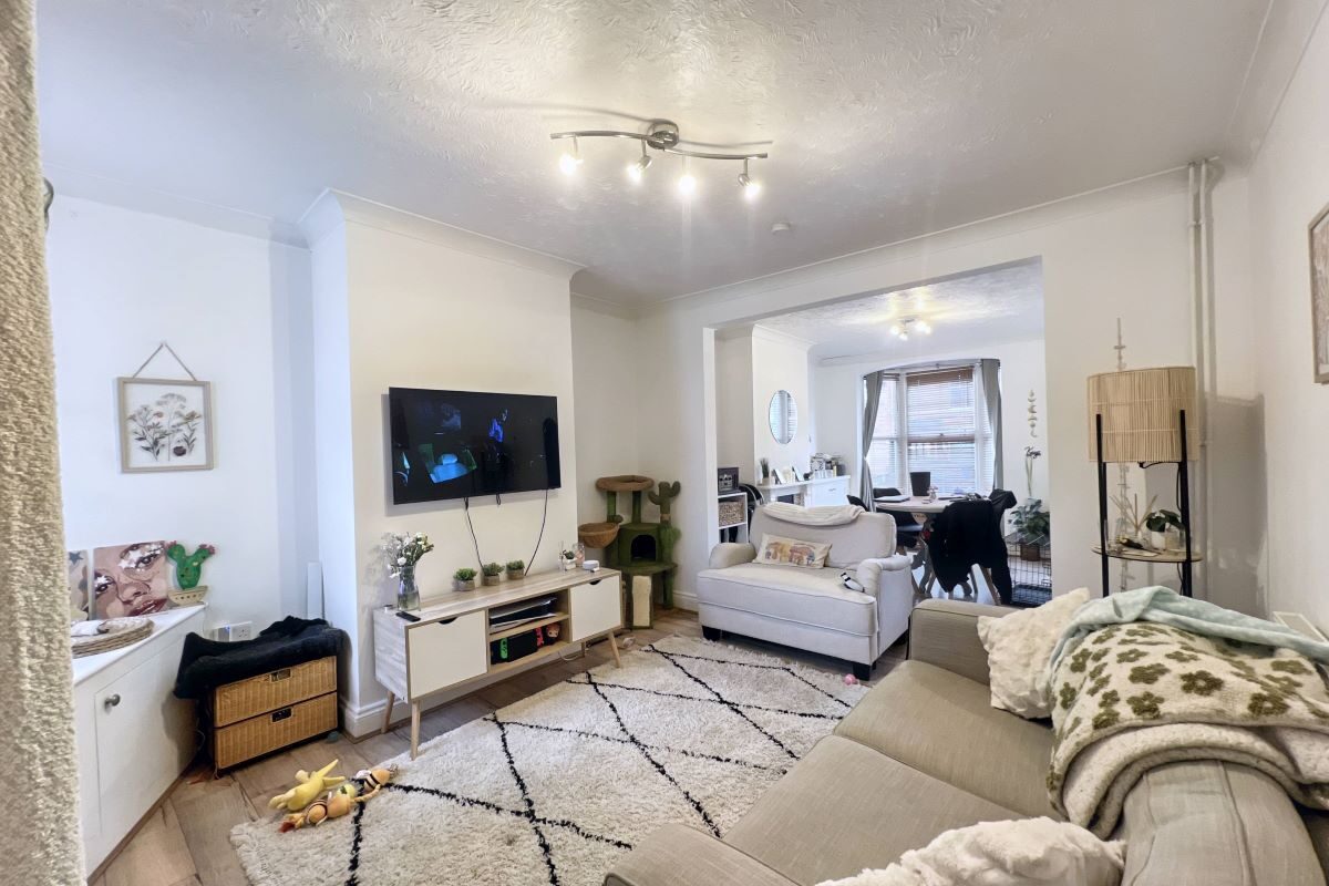 384 Woodbridge Road, Ipswich, Suffolk, IP4 4EU lot image - 1