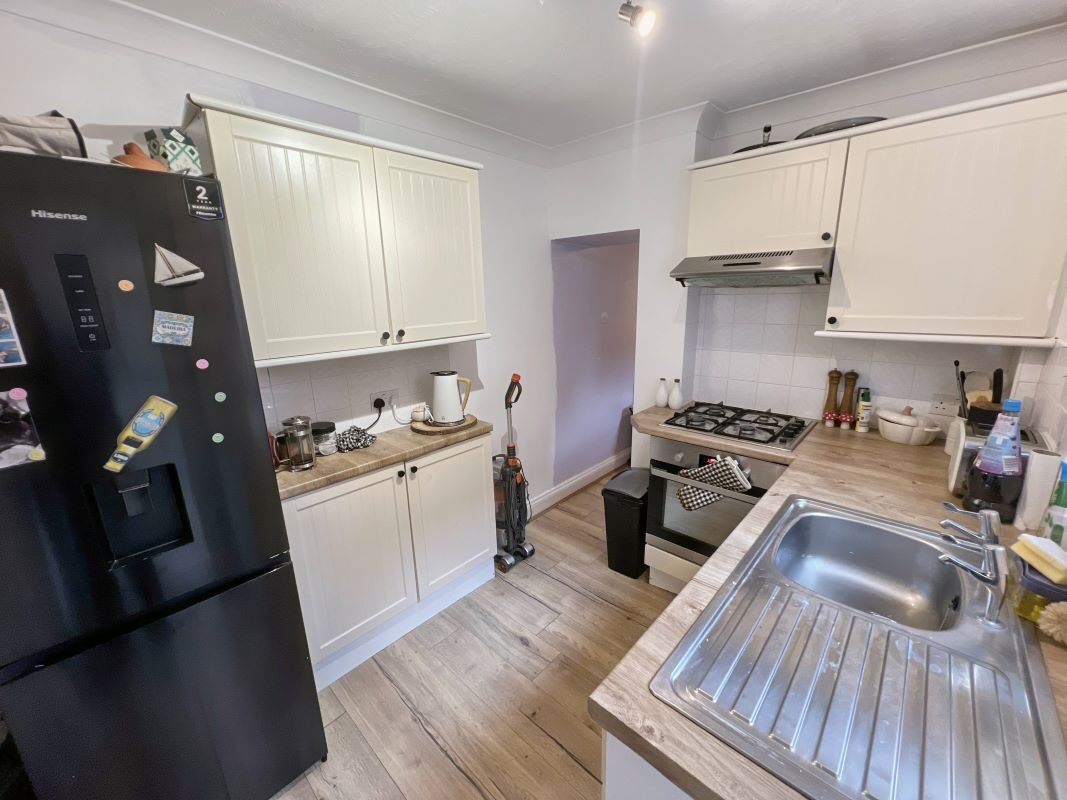 384 Woodbridge Road, Ipswich, Suffolk, IP4 4EU lot image - 3