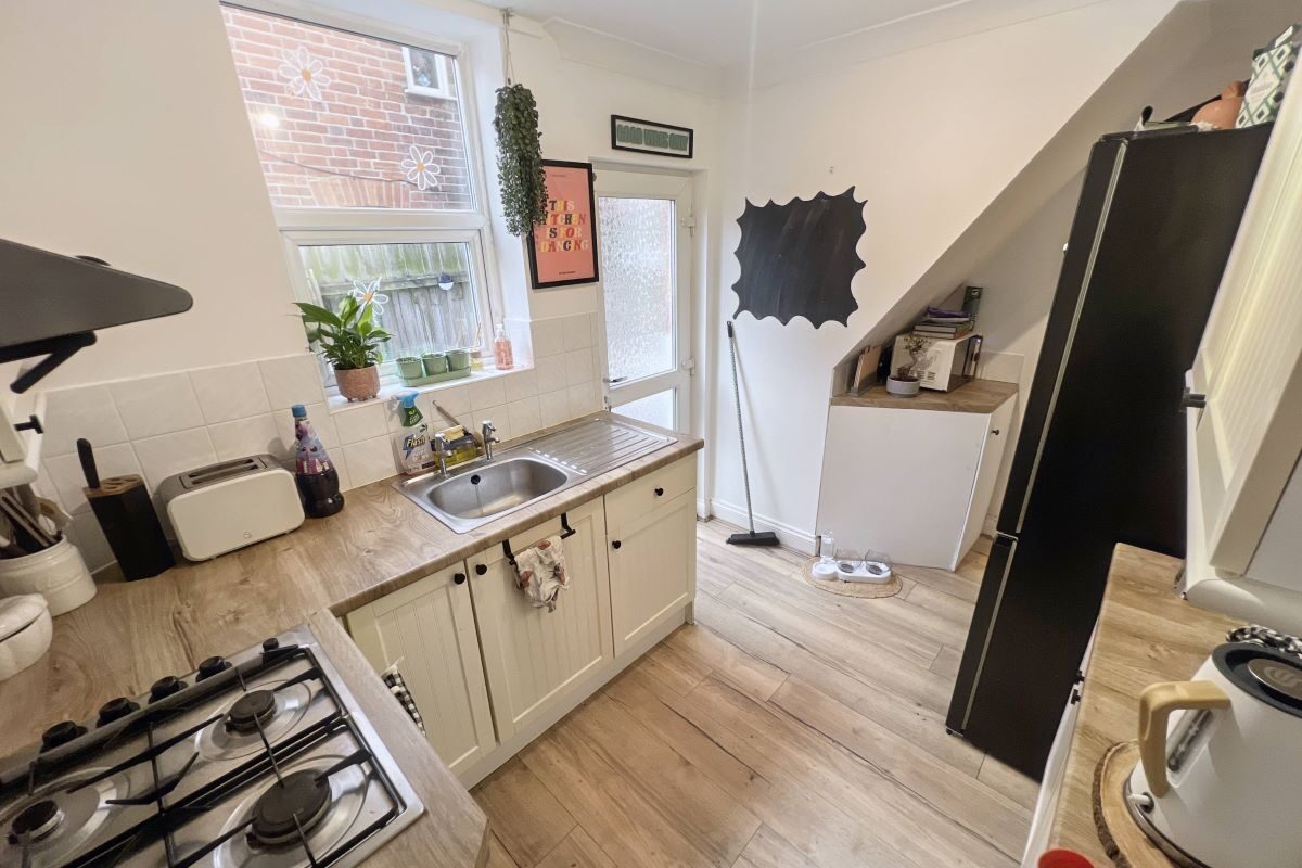 384 Woodbridge Road, Ipswich, Suffolk, IP4 4EU lot image - 4