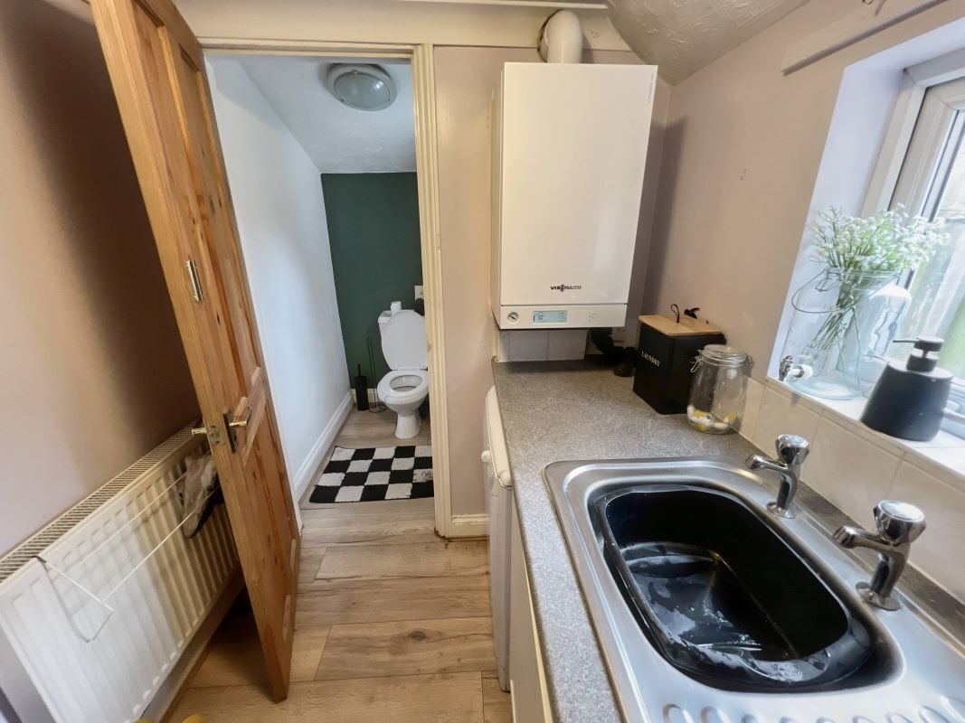 384 Woodbridge Road, Ipswich, Suffolk, IP4 4EU lot image - 5