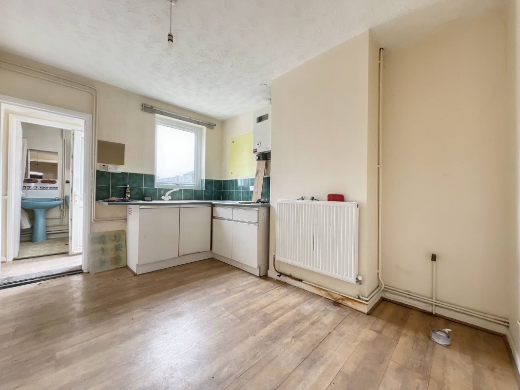 202 Bramford Lane, Ipswich, Suffolk, IP1 4DR lot image - 4