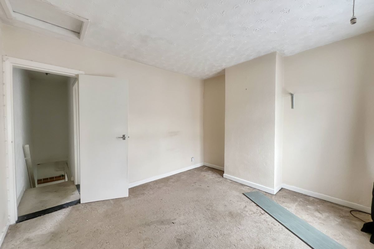 202 Bramford Lane, Ipswich, Suffolk, IP1 4DR lot image - 5