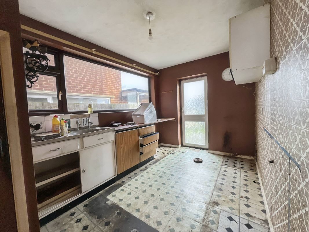 17 Annbrook Road, Ipswich, Suffolk, IP2 9JN lot image - 3