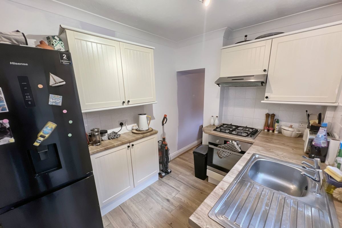 384 Woodbridge Road, Ipswich, Suffolk, IP4 4EU lot image - 3