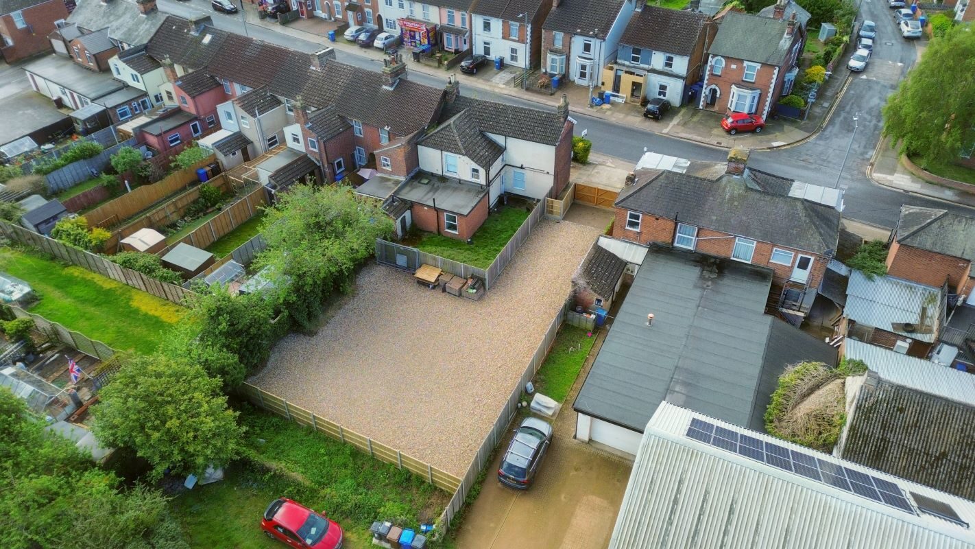 Land to the rear of 119 Felixstowe Road, Ipswich, Suffolk, IP3 8EA lot image - 3
