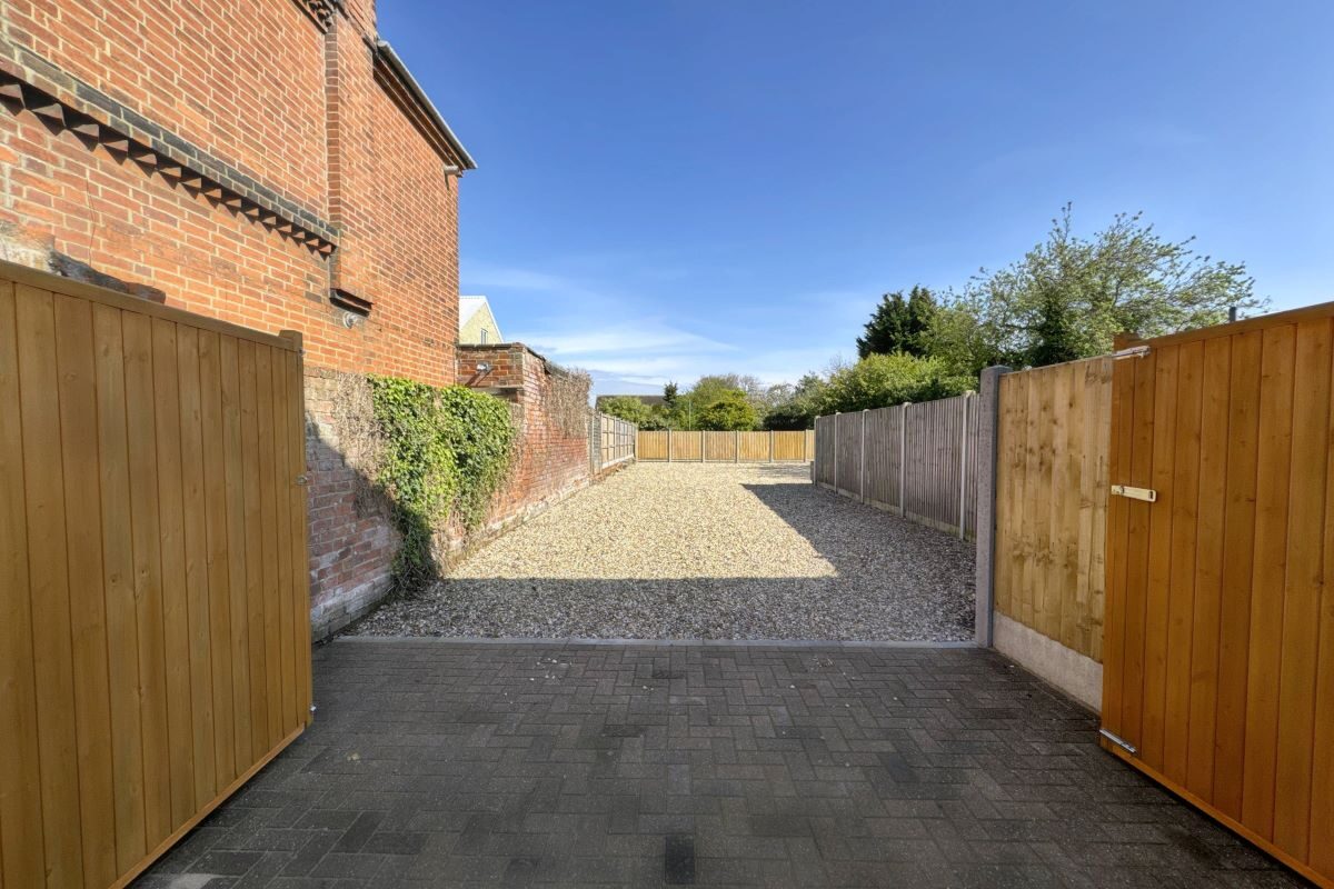 Land to the rear of 119 Felixstowe Road, Ipswich, Suffolk, IP3 8EA lot image - 8