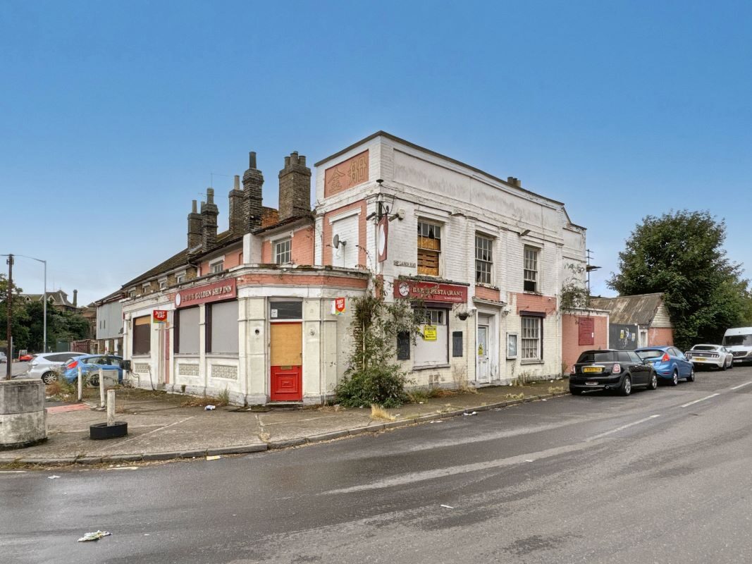 Ship Launch Inn, Cliff Road, Ipswich, Suffolk, IP3 0AX lot image - 3
