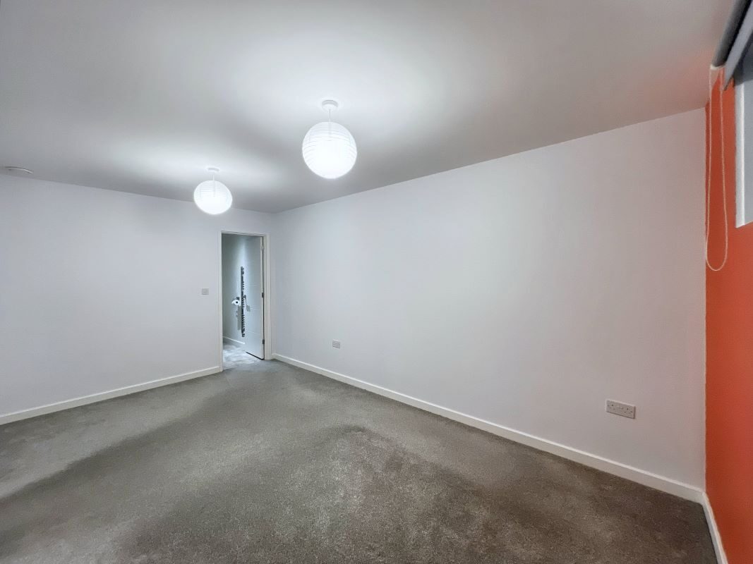 6 St. Edmund House, Rope Walk, Ipswich, Suffolk, IP4 1NF lot image - 6