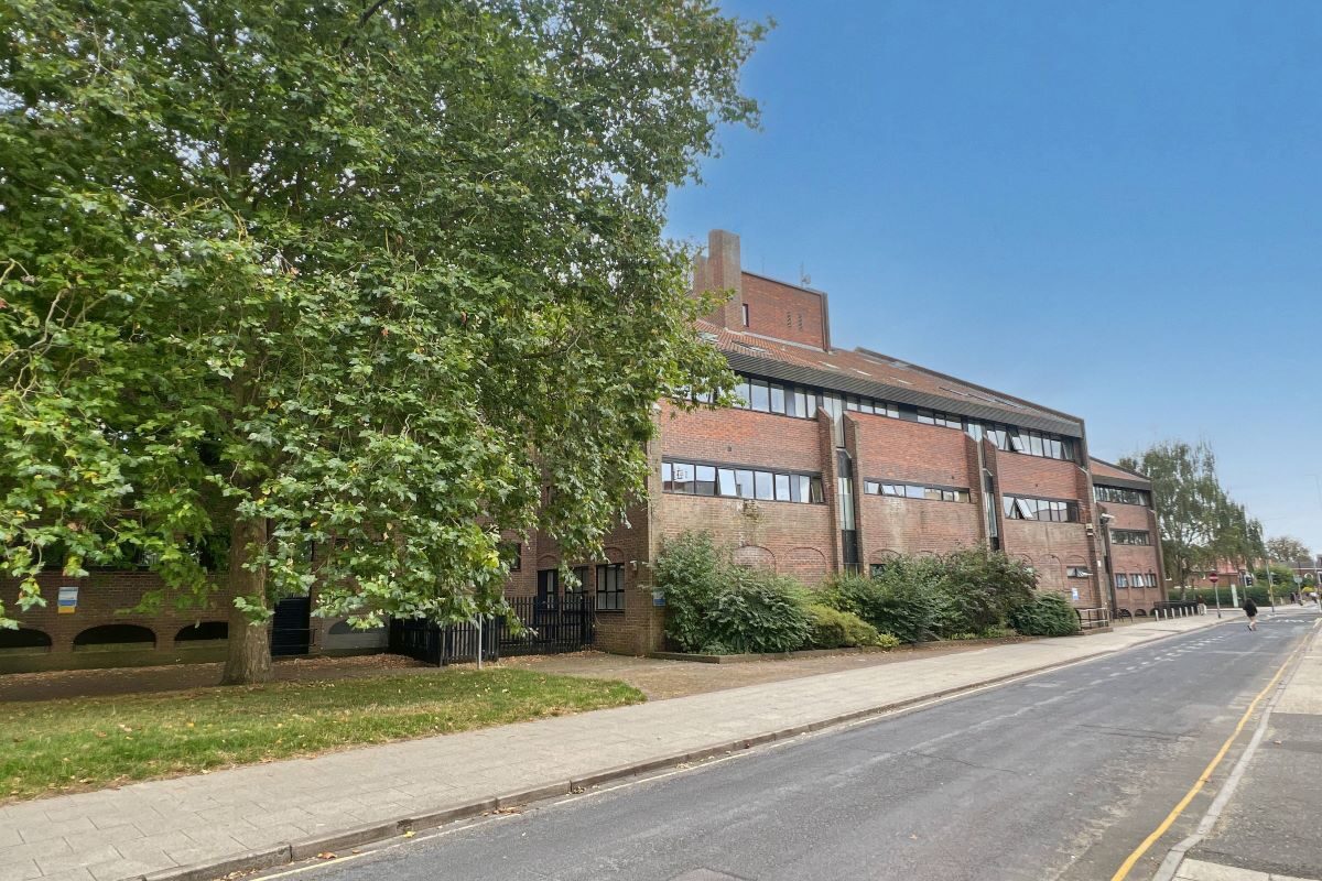 6 St. Edmund House, Rope Walk, Ipswich, Suffolk, IP4 1NF lot image - 14