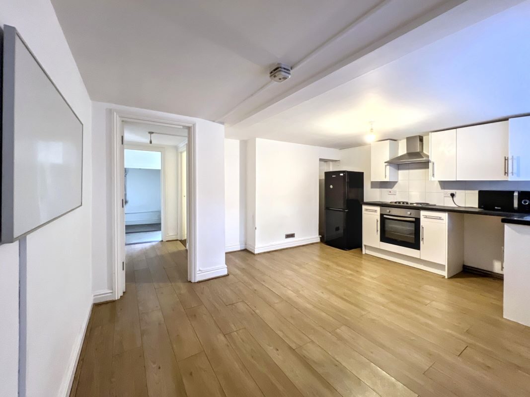 Flat 1, 7 Fonnereau Road, Ipswich, Suffolk, IP1 3JR lot image - 2