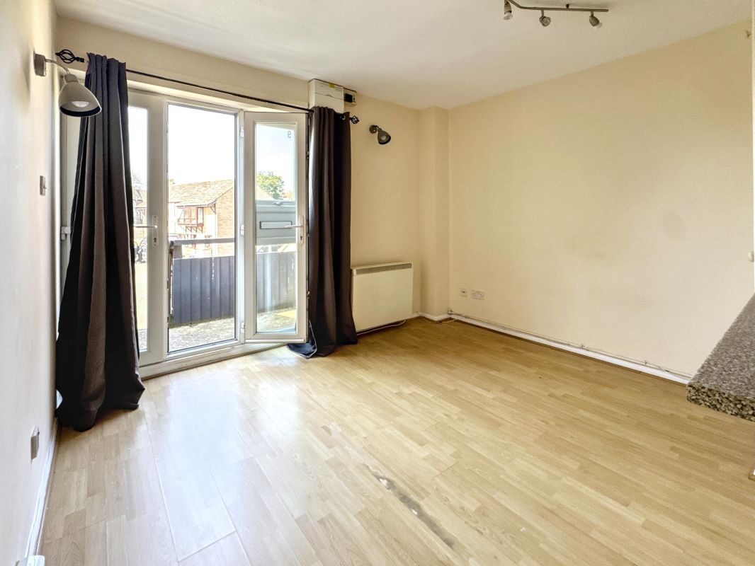 9 Staploe Mews, Soham, Ely, Cambridgeshire, CB7 5JW lot image - 2